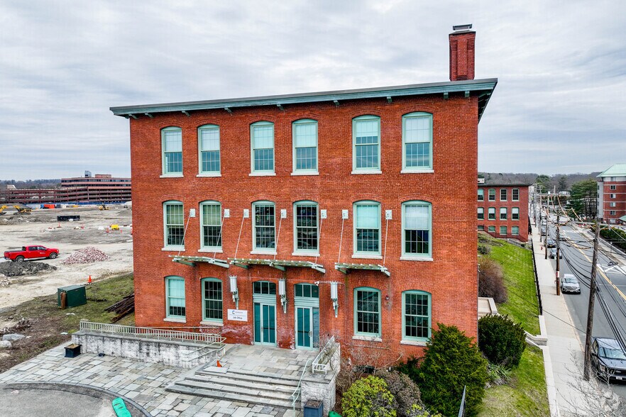 More Photos Of 156 Oak St, Newton Office For Lease