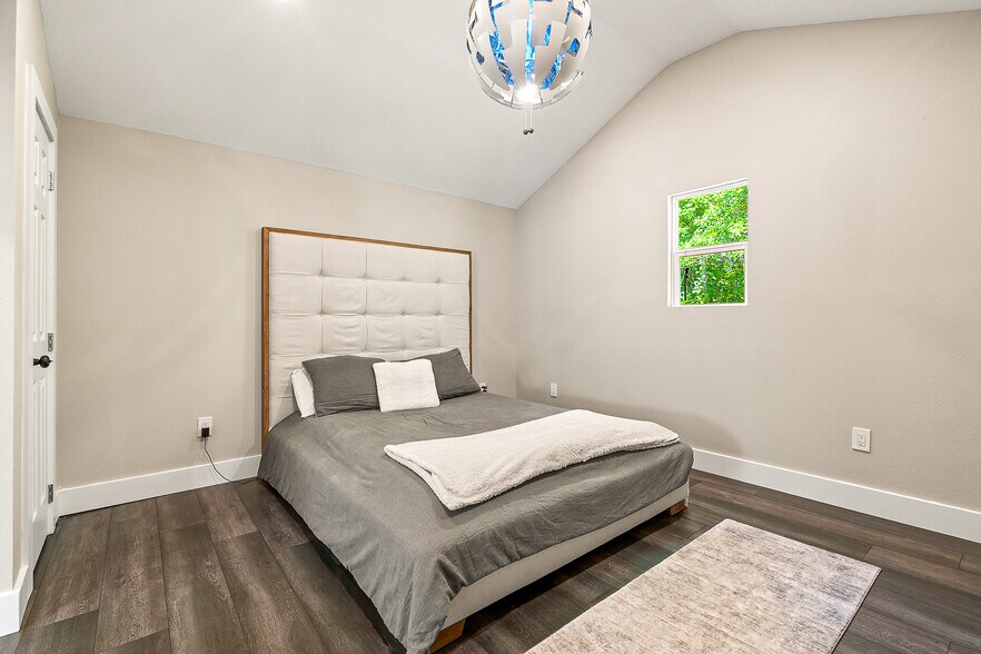 More Photos Of 5110 Treaschwig Rd, Spring Specialty For Sale