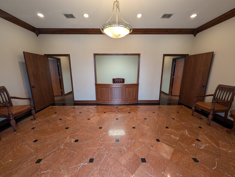 More Photos Of 3640 W Waco Dr, Waco Office For Lease