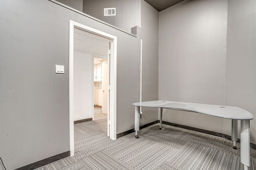More Photos Of 1413 Rio Grande Ave, Fort Worth Office For Lease