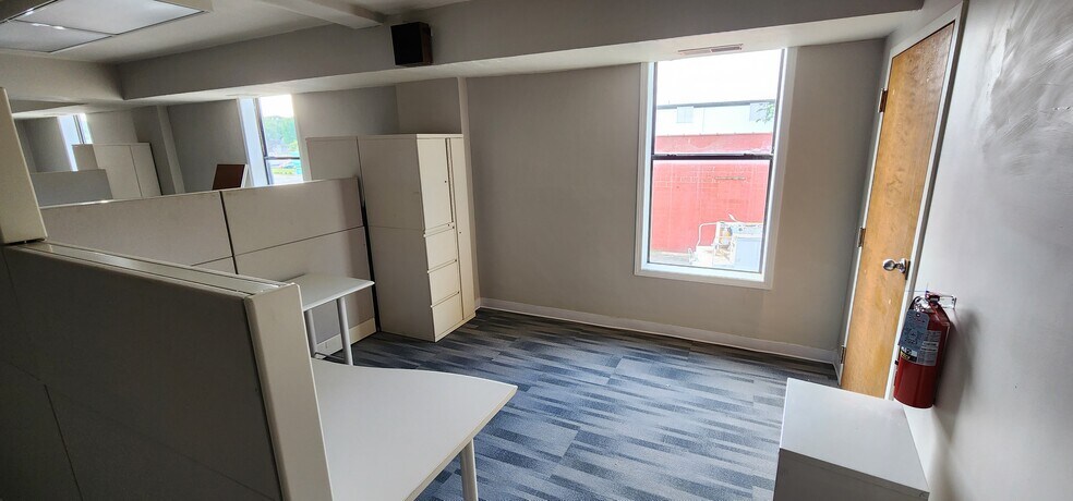 More Photos Of 2144 S Macarthur Blvd, Springfield Office For Lease