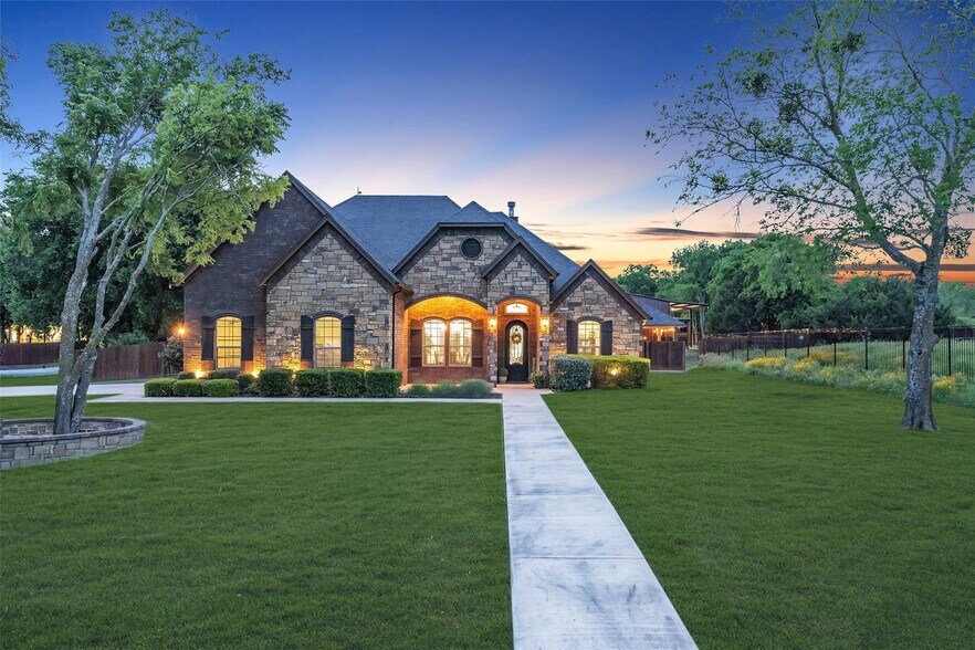 More Photos Of 7839 Blanchard Way, Fort Worth Specialty For Sale