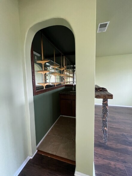 More Photos Of 470 E Crescent Ave, Redlands Specialty For Sale