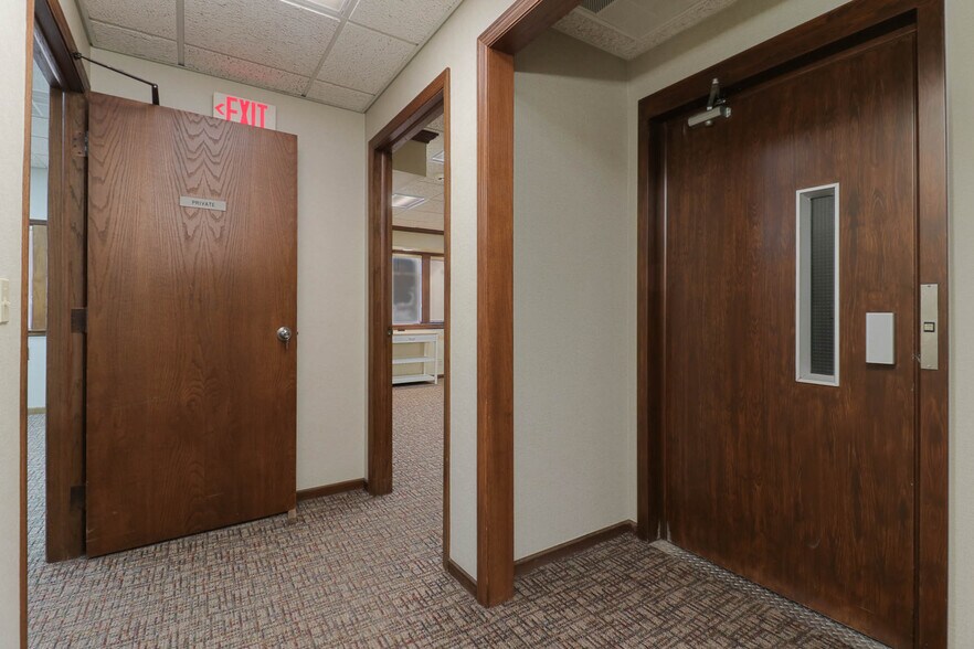 More Photos Of 725 S 14th St, Pekin Medical For Sale