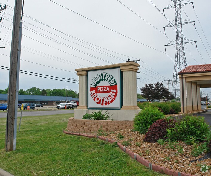 More Photos Of 5394 S 108th St, Hales Corners Restaurant For Lease