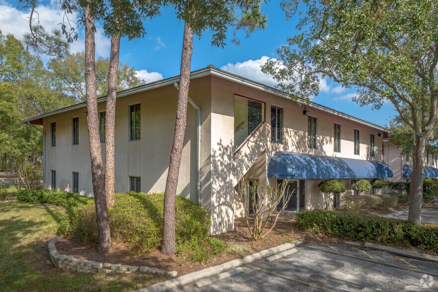 More Photos Of 2310 Commerce Point Dr, Lakeland Unknown For Lease