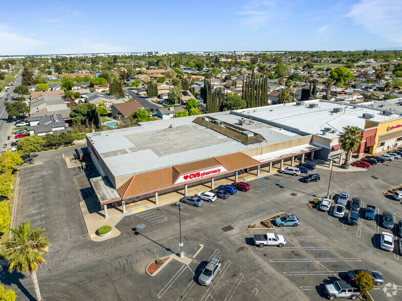 More Photos Of 3320 N Tracy Blvd, Tracy Drugstore For Lease