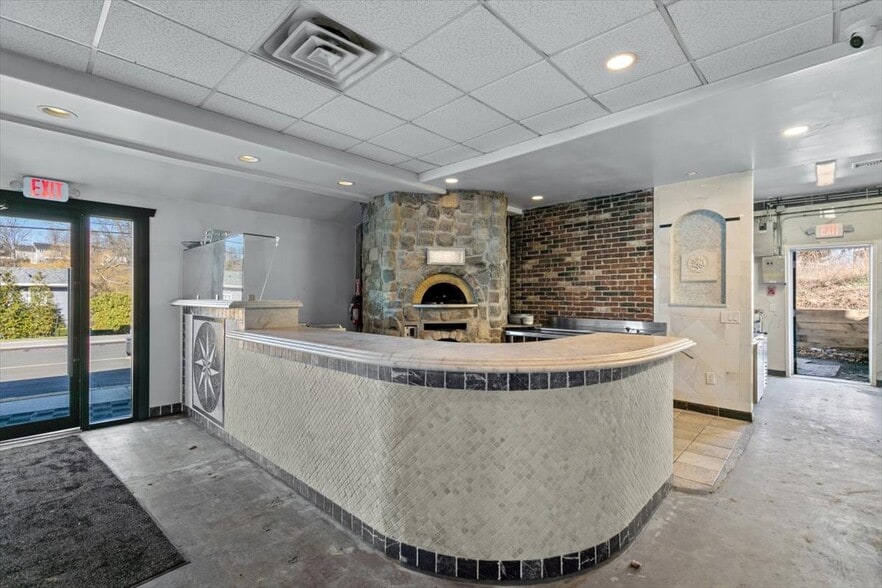 More Photos Of 439 Candlewood Lake Rd, Brookfield Freestanding For Lease