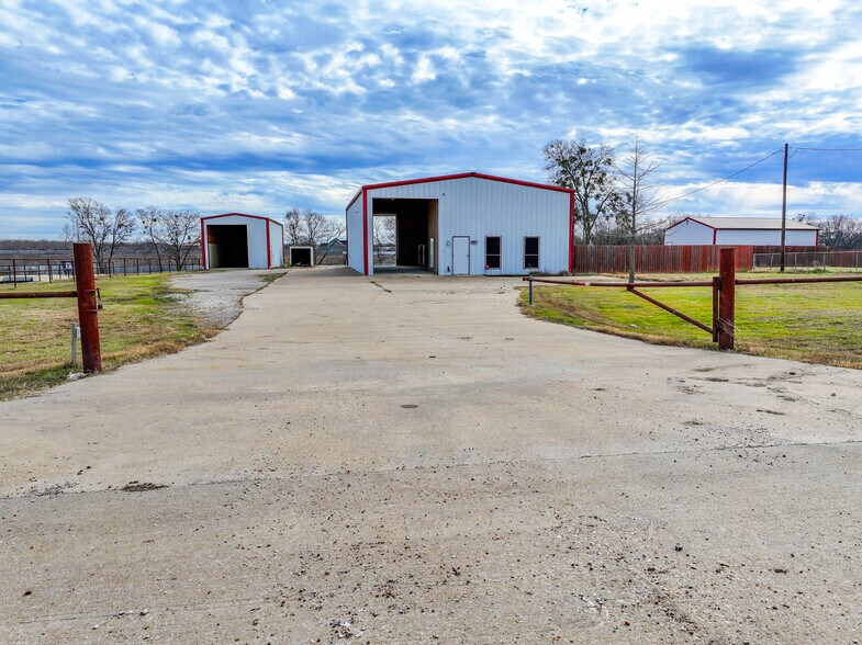 More Photos Of 11900 FM 1392, Terrell Warehouse For Lease