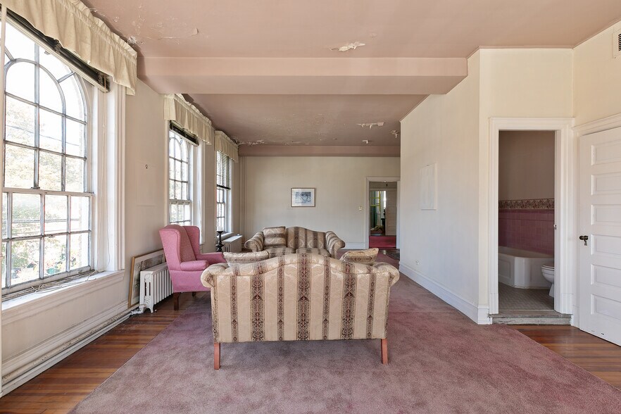 More Photos Of 2500 E Marshall St, Richmond Office For Sale