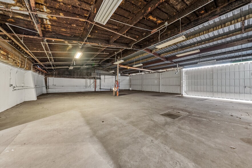 More Photos Of 1385 Antelope Rd, White City Manufacturing For Lease