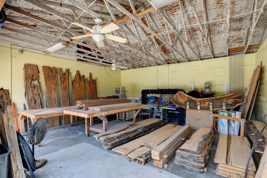 More Photos Of 6820 Woodmere Rd, Sebastian Light Distribution For Sale