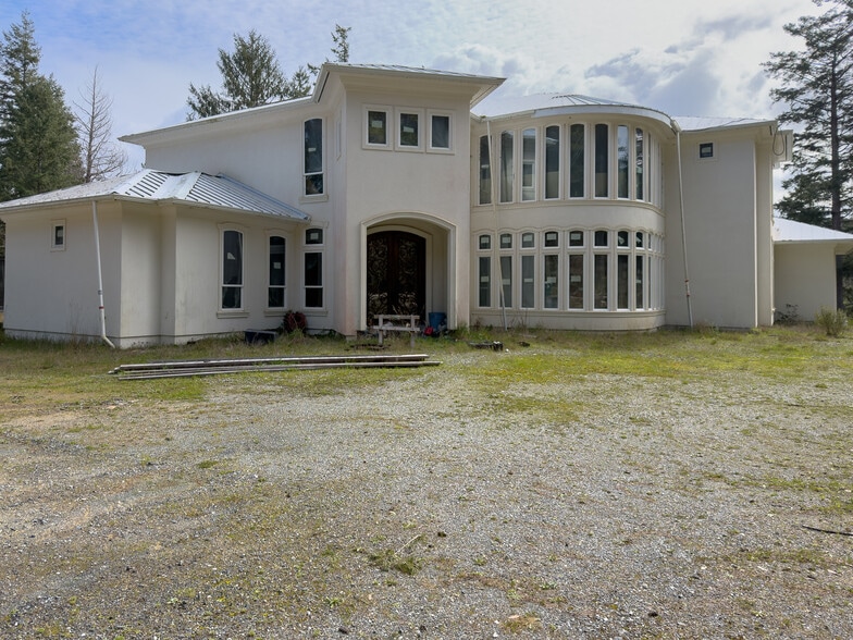 More Photos Of 46914 US-101, Bandon General Retail For Sale