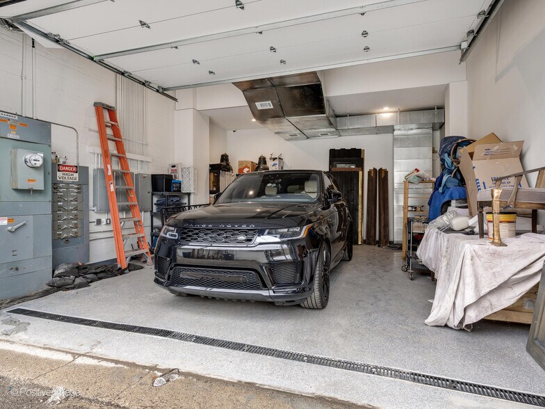 More Photos Of 2733 N Pulaski Rd, Chicago Showroom For Sale