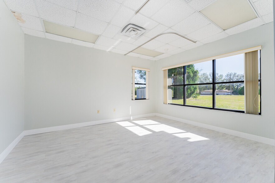 Primary Photo Of 37104 Clinton Ave, Dade City Office For Lease