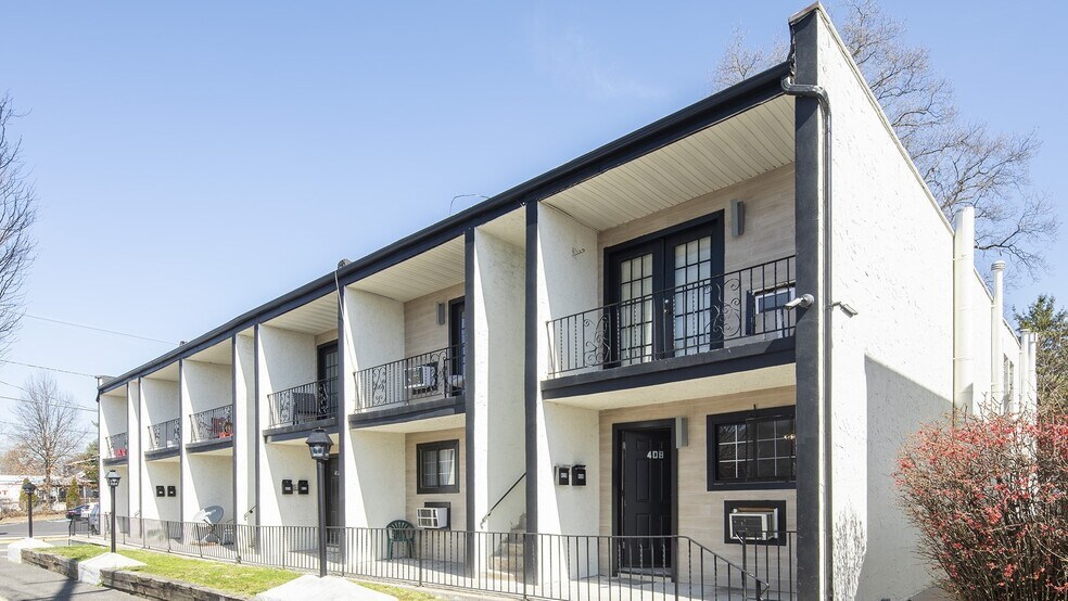 More Photos Of 424 N Black Horse Pike, Runnemede Apartments For Sale