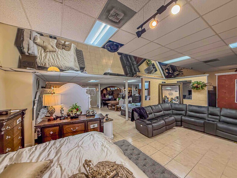 More Photos Of 405 E 2nd St, Rio Grande City Supermarket For Sale