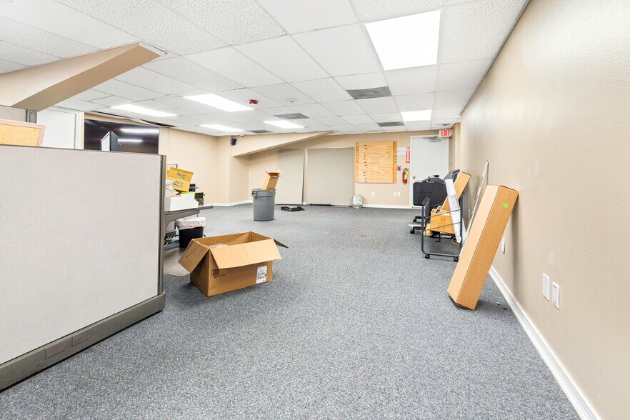 More Photos Of 30 Veterans Memorial Blvd, Kenner Warehouse For Sale