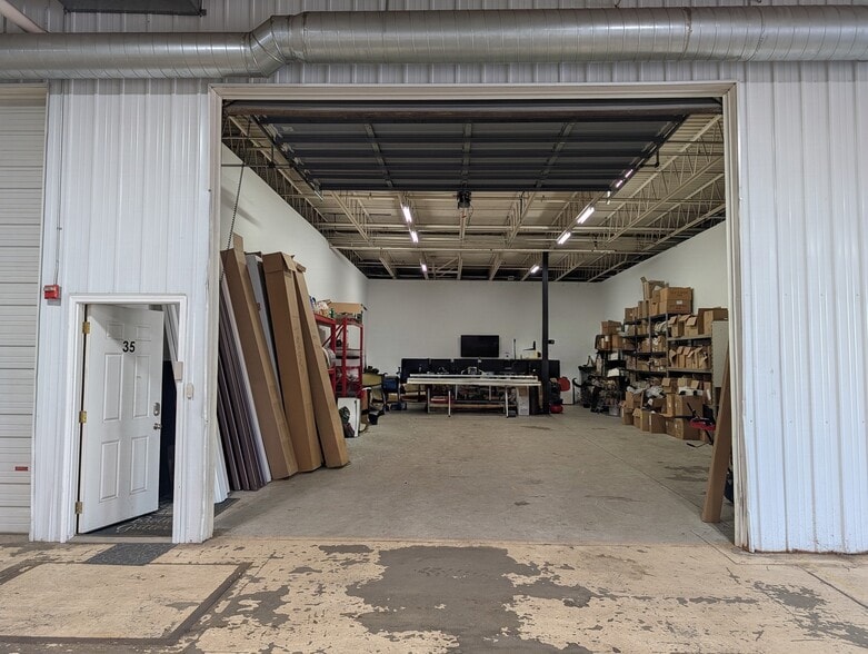 More Photos Of 1301 Cliff Rd E, Burnsville Showroom For Sale