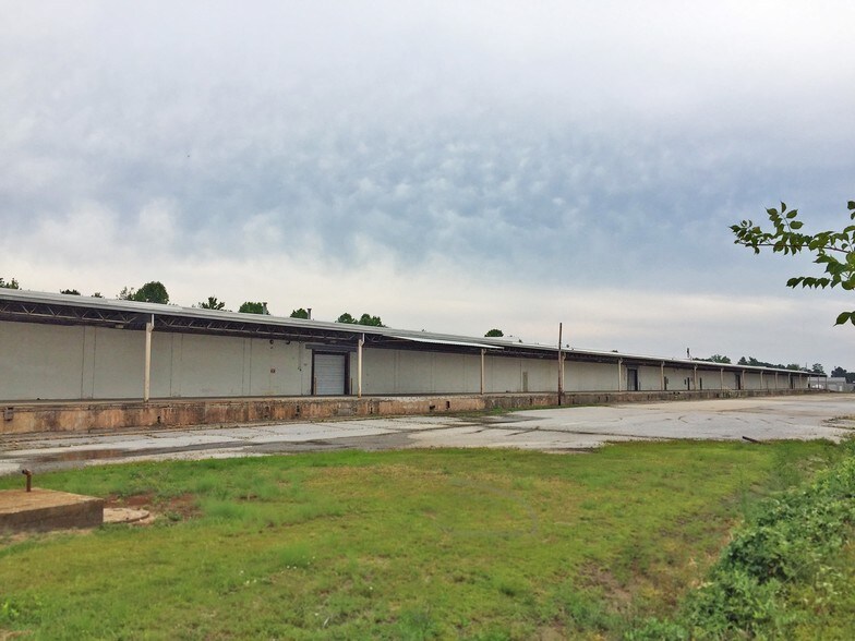 More Photos Of 2425 Rutherford Rd, Greenville Warehouse For Lease