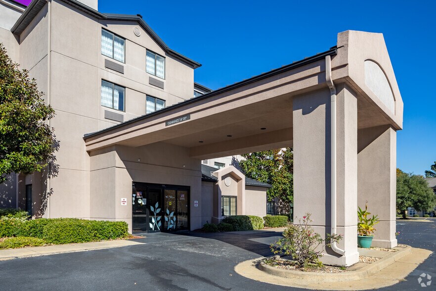 More Photos Of 5100 Armour Rd, Columbus Hotel For Sale