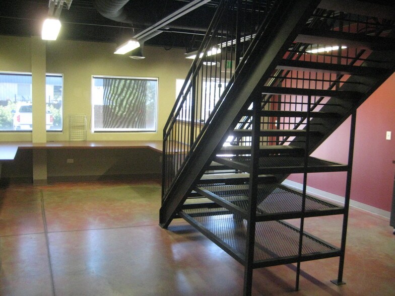 More Photos Of 15334 E Hinsdale Cir, Centennial Light Manufacturing For Lease