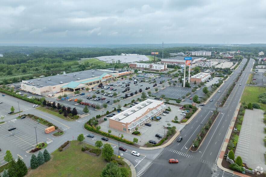More Photos Of 670-678 Centre Of New England Blvd, Coventry Freestanding For Lease