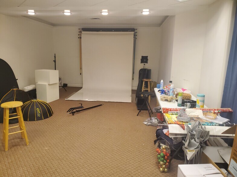 More Photos Of 2425 Hyde Park Blvd, Niagara Falls Freestanding For Lease