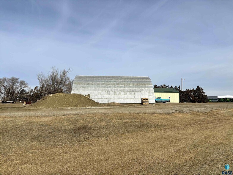 More Photos Of 1603 N Broadway Ave, Miller Industrial For Sale