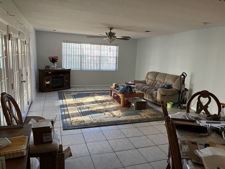 More Photos Of 7621 Pine Forest Rd, Pensacola Convenience Store For Sale