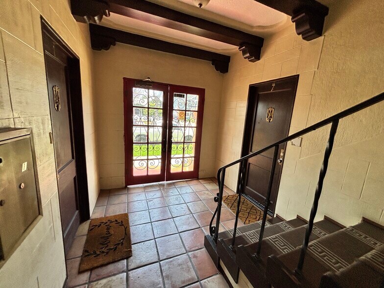 More Photos Of 925 N Lacy St, Santa Ana Apartments For Sale