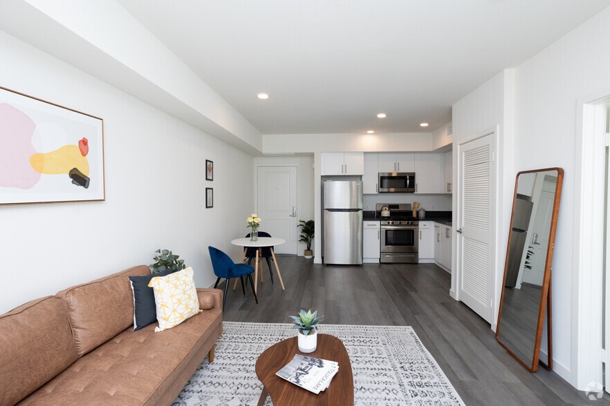 More Photos Of 10555 Bloomfield St, Toluca Lake Apartments For Sale