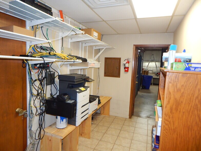 More Photos Of 143 Texas Highway 49, Hughes Springs Auto Repair For Sale
