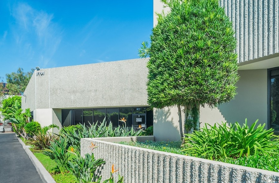 More Photos Of 17781-17791 Mitchell Ave N, Irvine Light Distribution For Lease