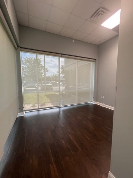 More Photos Of 7751 Kingspointe Pky, Orlando Light Distribution For Lease