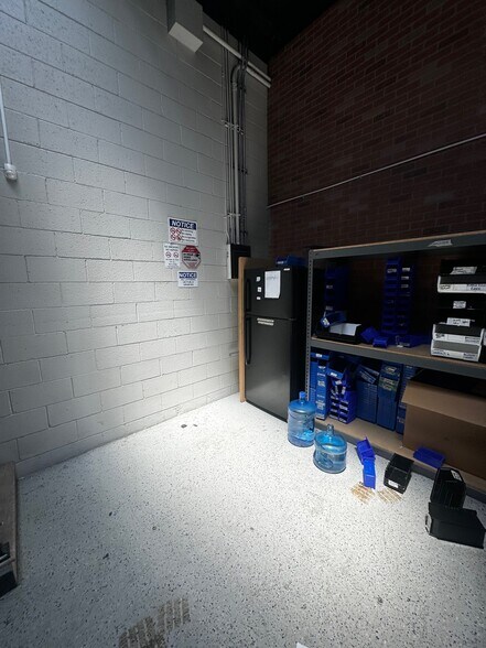 More Photos Of 5300 Sunset Blvd, Los Angeles Auto Repair For Lease