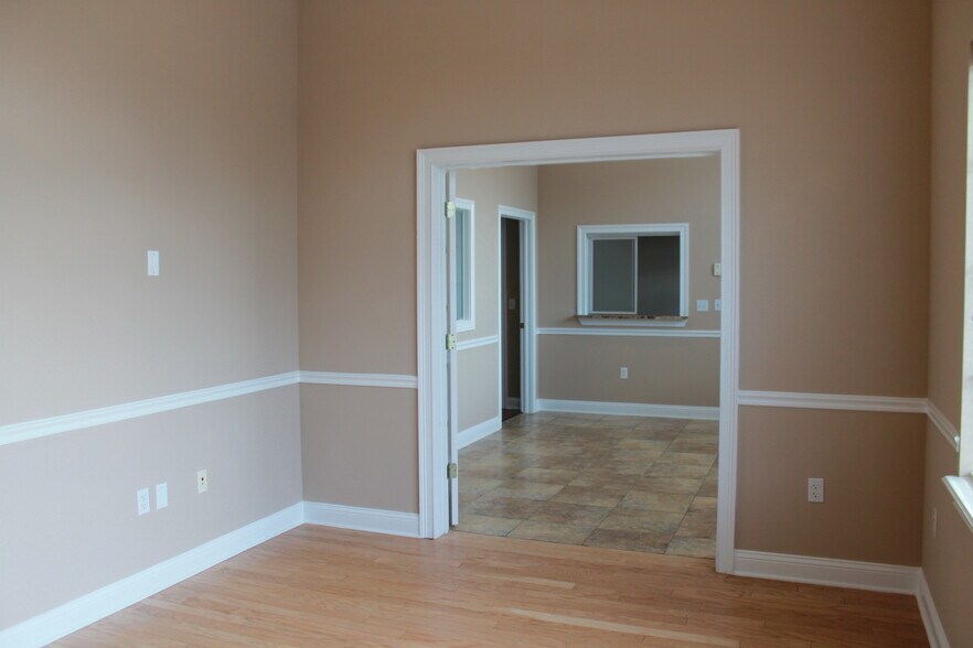 More Photos Of 6817 Southpoint Pky, Jacksonville Office For Sale