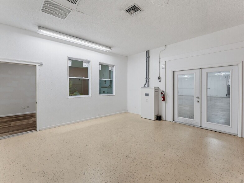 More Photos Of 3347 SW 7th St, Ocala Distribution For Sale