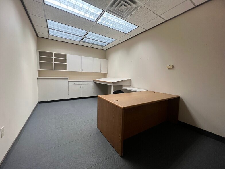 More Photos Of 205 Profit Dr, Victoria Showroom For Sale