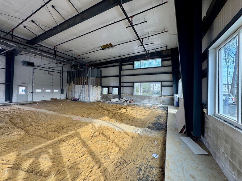 More Photos Of 31013 Besche Ave, Georgetown Showroom For Lease