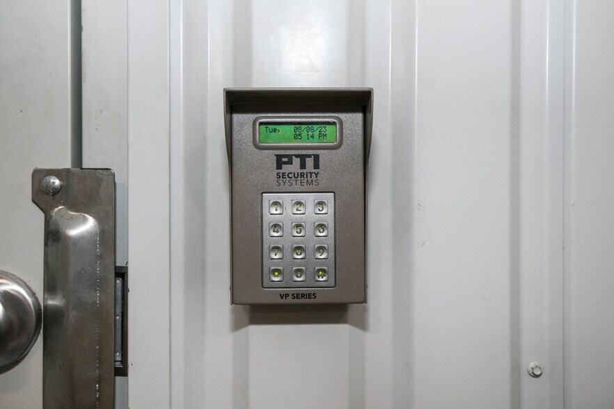 More Photos Of 1699 Airways Blvd, Memphis Self Storage For Sale