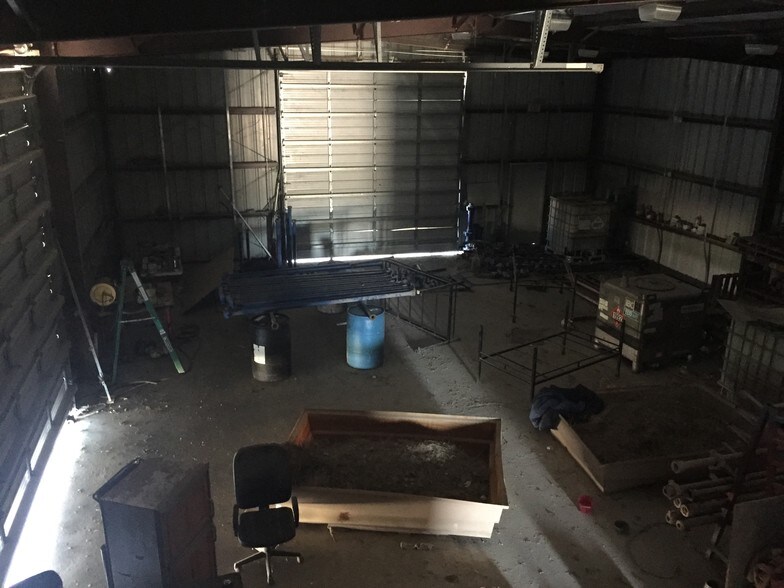 More Photos Of 2624 Highway 72, Three Rivers Warehouse For Lease