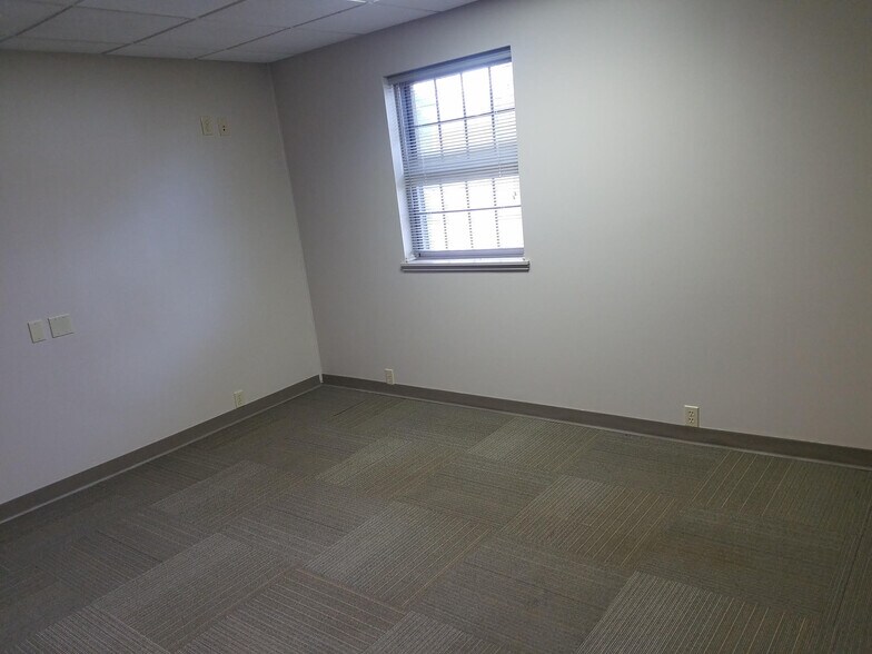 More Photos Of 1807 4th Corso, Nebraska City Office For Lease