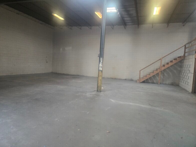 More Photos Of 23-25 Garfield Ave, Woburn Office For Lease