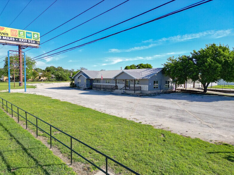 More Photos Of 40500 Interstate 10 W, Boerne Warehouse For Sale