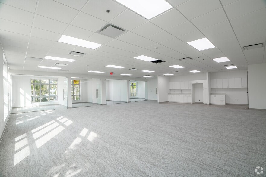 More Photos Of 999-1001 W Yamato Rd, Boca Raton Unknown For Lease