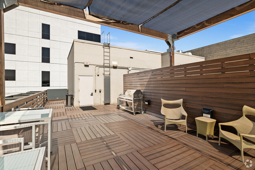 More Photos Of 300 N 3rd St, Burbank Office For Sale