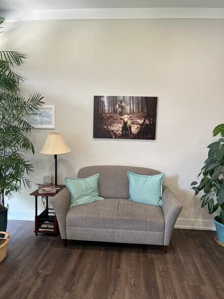 More Photos Of 212 NW 135th Way, Newberry Office For Lease