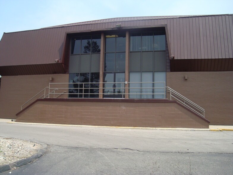 More Photos Of 2500 Packard Rd, Ann Arbor Office For Sale