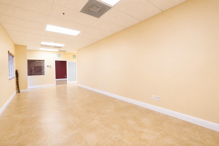 More Photos Of 20841 Johnson St, Pembroke Pines Warehouse For Lease